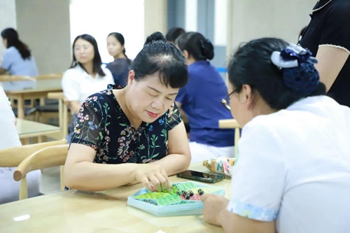 乐在“棋”中 “棋”乐融融——渭南市中心医院举办象棋和跳棋比赛