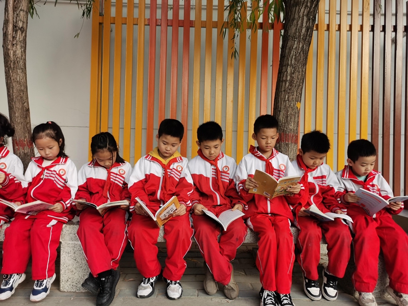 书香溢满园 阅读伴成长——育红小学二年级三班整本书阅读活动